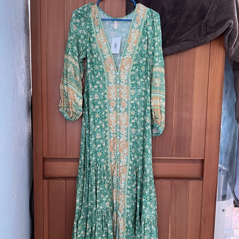 Trades 💚 madame peacock gown size xs looking for small